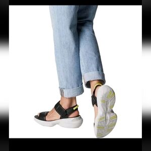 Sorel Explorer Blitz Stride Sandal Womens Size 9 Secure Adjustable Straps